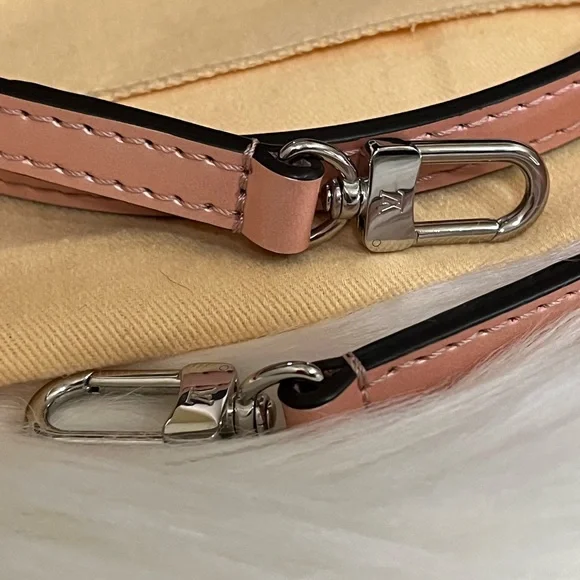 Louis Vuitton Louise Epi Leather PM Bag in Rose Claire / Light Pink - Picture 12 of 12